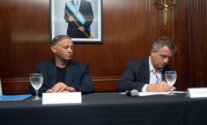Etchevehere y Bergman firmaron una normativa para la regulación de agroquímicos