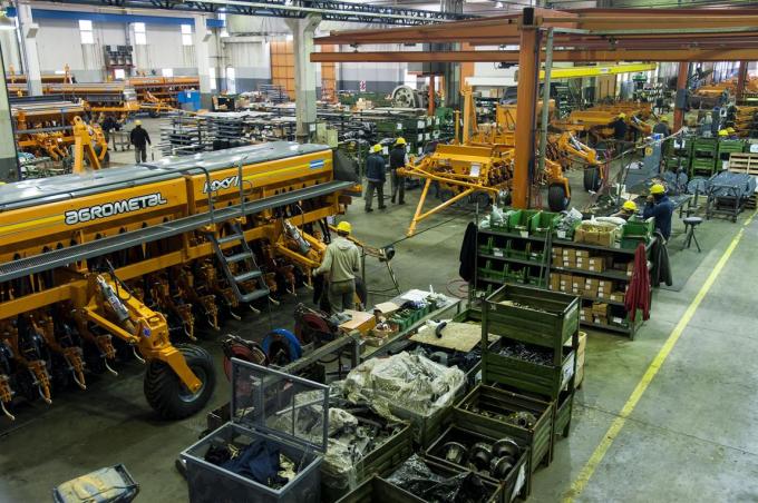 La sequía golpea la venta de maquinaria agrícola.