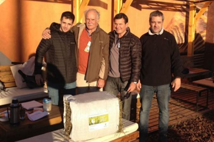 Ingenio: productores recompactaron fardos de alfalfa para mejorar su manejo.