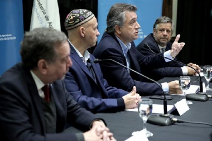 El Gobierno no propone distancias mínimas para aplicar agroquímicos.