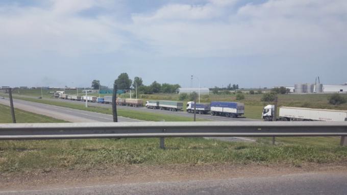 Alerta logística: transportistas autoconvocados comenzaron a movilizarse en los accesos de las terminales rosarinas