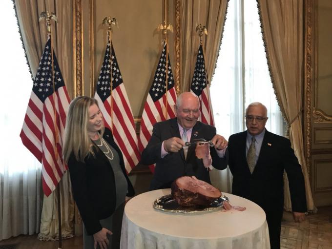 En el primer semestre del año las exportaciones chilenas de salmón superaron en 175% a las colocaciones argentinas de carne bovina