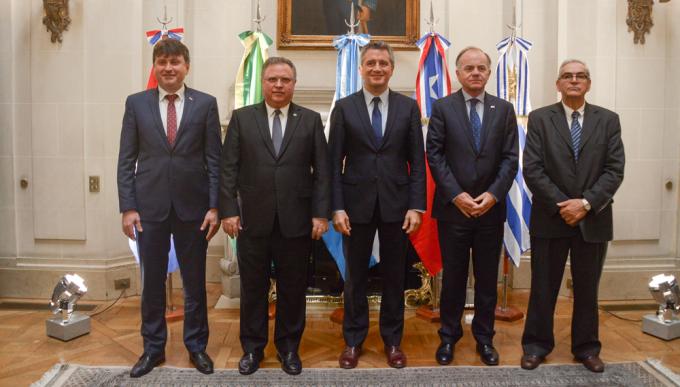 Fitosanitarios, miel y agricultura familiar, los principales temas del CAS en Argentina