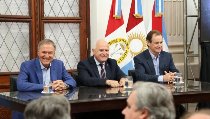 Córdoba y Santa Fe firmaron un convenio para construir un acueducto interprovincial