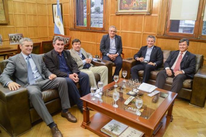 La Mesa de Enlace le planteó a Etchevehere "que el ajuste lo haga la política" y no el campo.