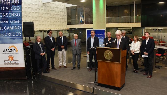 Las Cuatro Cadenas pidieron “evitar reprimarizar las exportaciones” con el alto costo impositivo