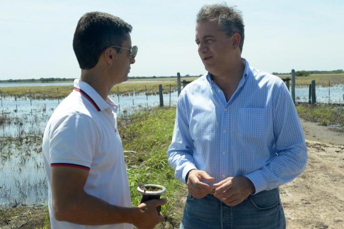 Etchevehere visitó productores de las zonas afectadas por la inundación