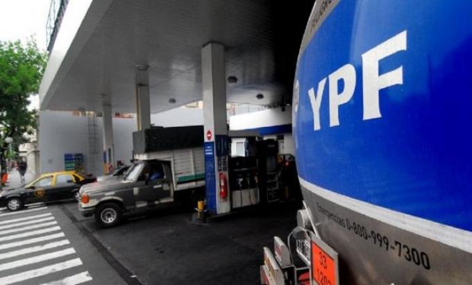 Siguiendo a Shell, también YPF subió el 1,7% las naftas