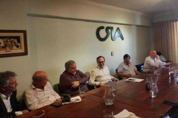 Retenciones: buscan acercar posiciones en la pelea por el diferencial en soja.