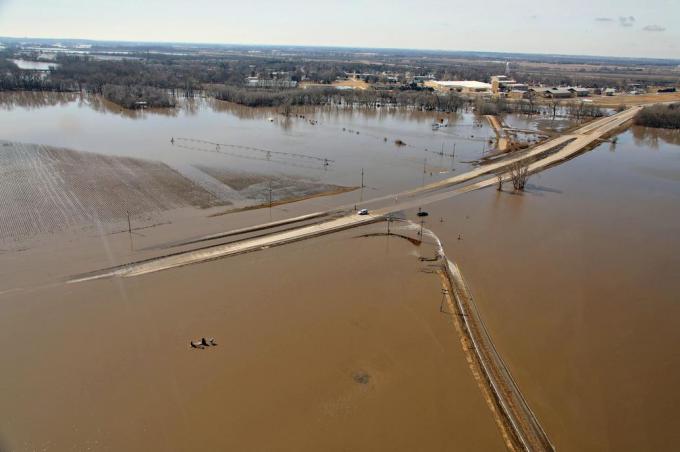 Las inundaciones en EE.UU. ponen en riesgo la siembra de maíz y potencian sus precios