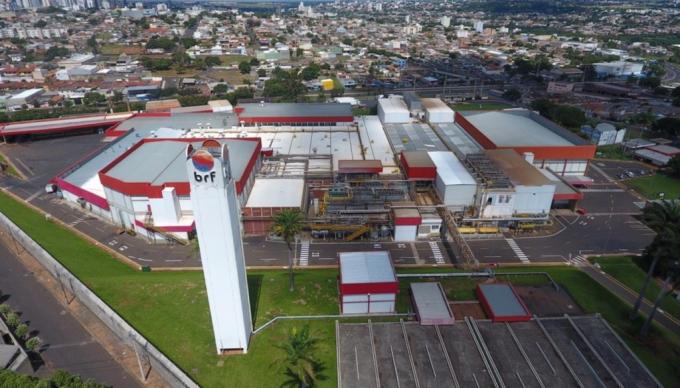 Comenzó a desacelerarse el alza de las acciones cárnicas brasileñas debido a la suba de precios de los granos generada por el desastre climático en EE.UU.