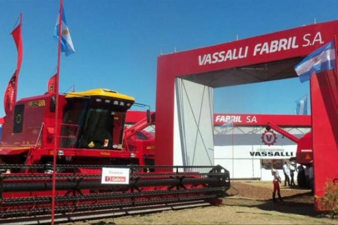 La fábrica de cosechadoras Vassalli otra vez en crisis: reducirán la jornada laboral y harán una auditoría.