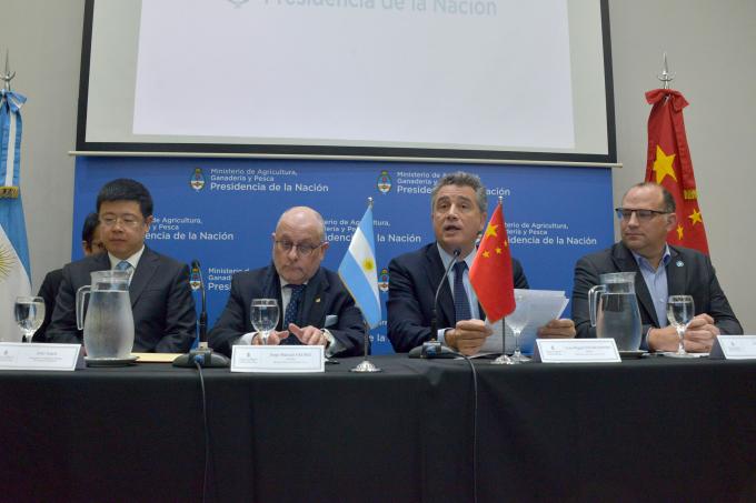 Etchevehere: "Argentina y China están preparados para intercambiar todo tipo de productos"
