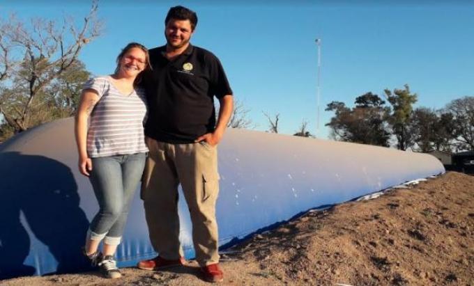 La familia Alquatti es la primera en instalar un biodigestor nacional en un tambo