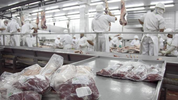 Frigoríficos de “Argentina del Centro” piden a Fernández que no se vea tentado a intervenir el mercado cuando llegue el “inevitable y necesario incremento de las cotizaciones”