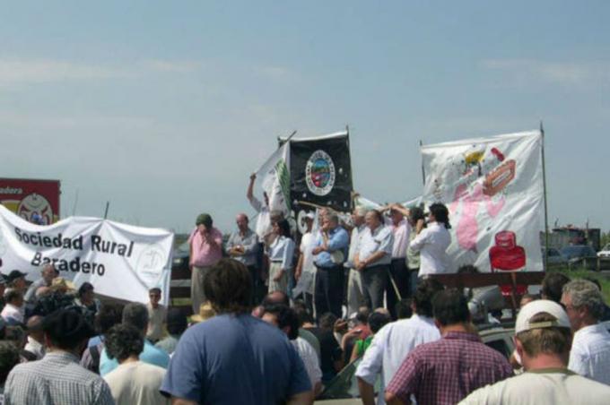 Procesan y embargan a exdirigentes de la Mesa de Enlace por una protesta del campo en 2008