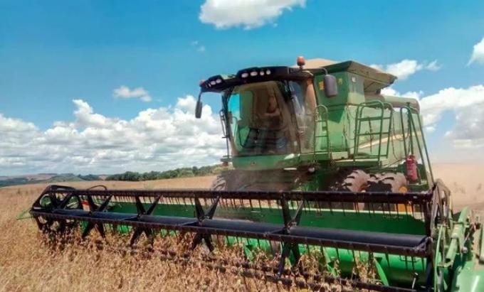 Avanza con fuerza la cosecha de soja en Brasil frente al pronóstico de lluvias