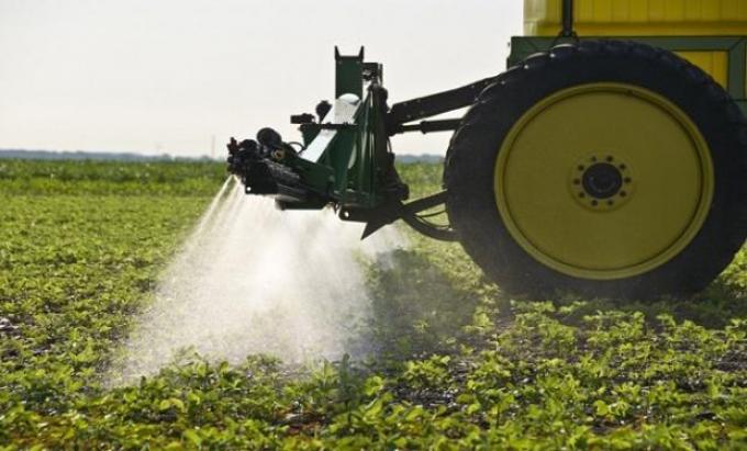 La Pampa levantó la prohibición de comercialización de fitosanitarios