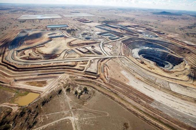 Contraste brutal: el gobierno argentino está evaluando reducir el derecho de exportación a las corporaciones mineras