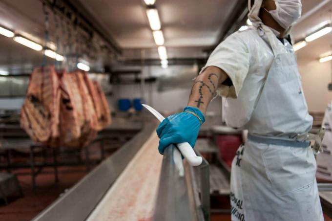Coronavirus. Hubo 5 contagios más en el frigorífico donde murió un agente del Senasa