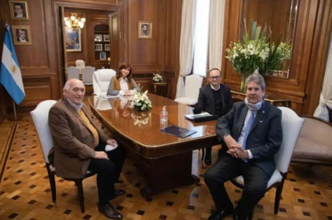 Cristina Kirchner recibió a referentes de la agroindustria y apoyó un plan para exportar por US$100.000 millones.