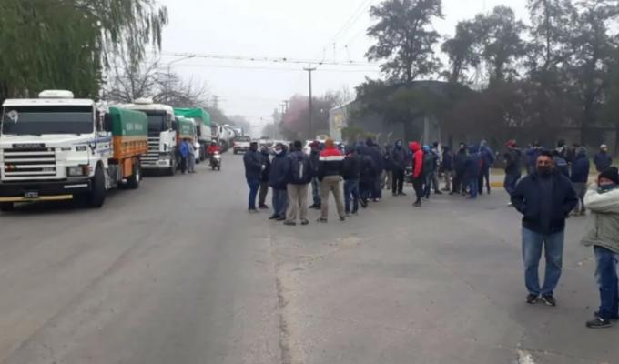 Vicentin. Trabajadores de Algodonera Avellaneda se niegan a levantar un piquete