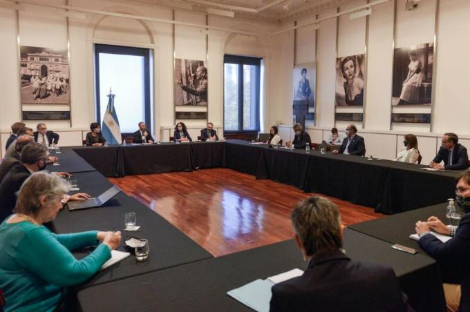 El Gobierno enviará una ley para incentivar la agroindustria y aceptó discutir sobre las retenciones
