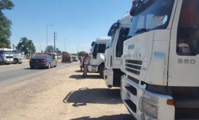 Hubo comunicación con el Gobierno, pero el paro de transportistas se mantiene