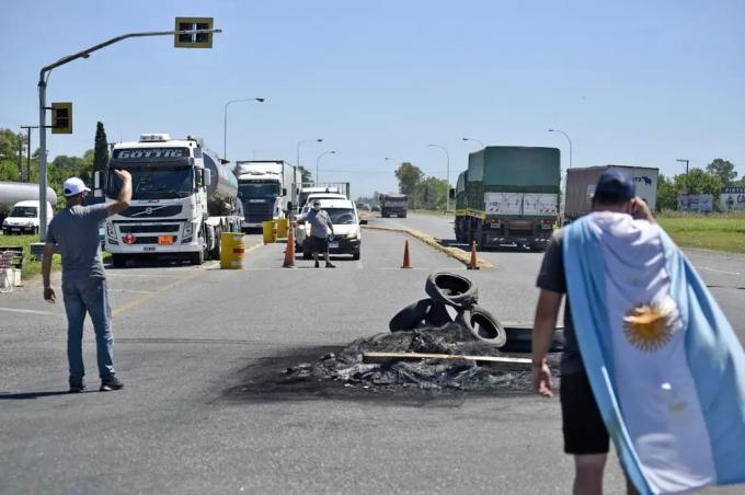 Granos: cayó 31,2% el ingreso de camiones a Rosario por el temor a nuevos bloqueos