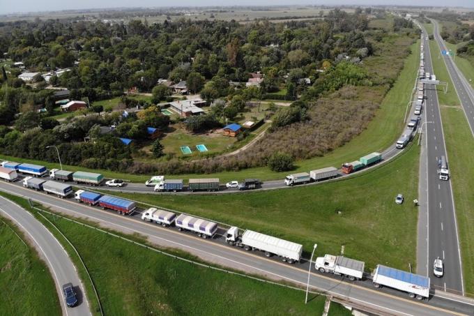 Cosecha: se acelera la llegada de miles de camiones a los puertos del Gran Rosario