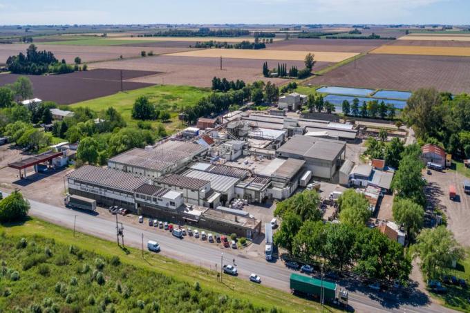 Un frigorífico paraliza su faena tras el cierre de las exportaciones de carne