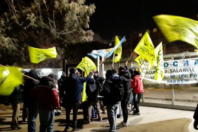Bloquearon el acceso a una cerealera y temen un conflicto en más puertos