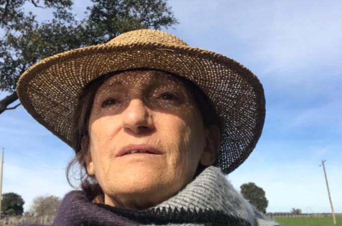 “Todo lo hago al 100%”. Es contadora, docente, baila y preside una confederación de productores