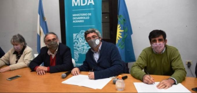 Rodríguez firmó un convenio con el INASE para el fortalecimiento del sector semillero
