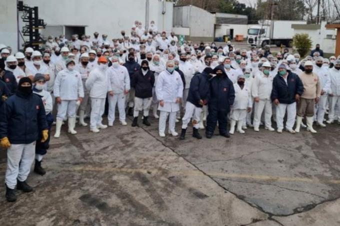 El día después: empezaron los despidos en los frigoríficos tras la extensión del cepo a la carne