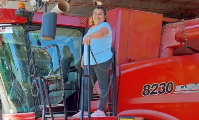 Mujer rural. Ana Peralta, la todo terreno que hace 30 años rompe prejuicios con su trabajo en el campo