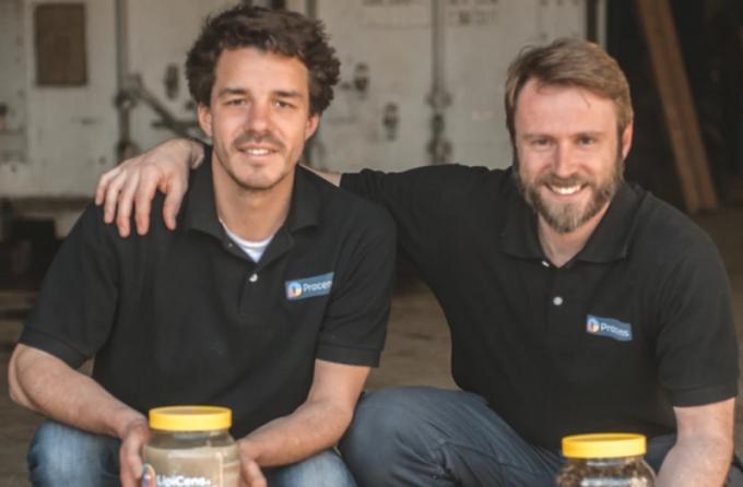 El francés y el belga que usan en el país una mosca para producir alimento para animales