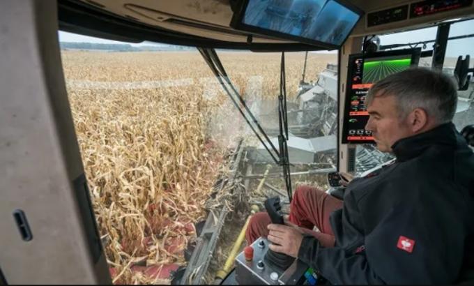 Oro en innovación: el "tractor" eléctrico de 1.100 HP que siembra, cosecha y aplica