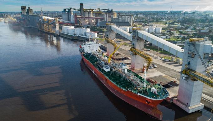Por la gran bajante del Paraná, el puerto argentino más profundo marcó un record