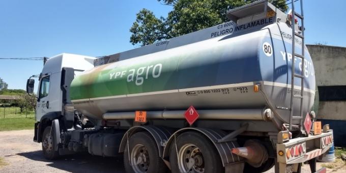 Estado presente: YPF incrementa en un 13,5% el precio del gasoil a semanas del inicio de la cosecha gruesa