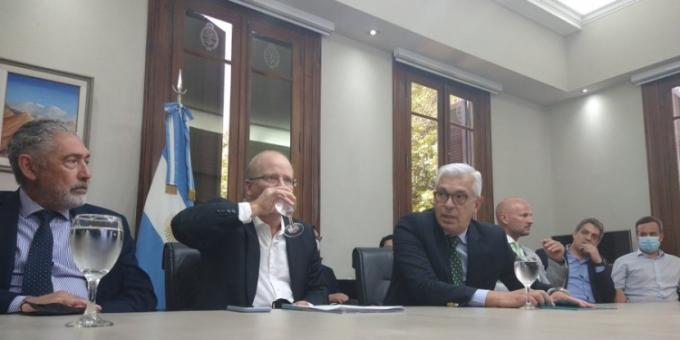 El Gobierno promete no cerrar las exportaciones ante la escalada de los precios de los granos
