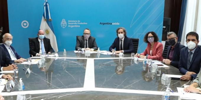 Una foto que vale millones: Una alimenticia confirmó que invertirá en una planta procesadora de papas y obtuvo el primer certificado para poder usar parte de las divisas que genere