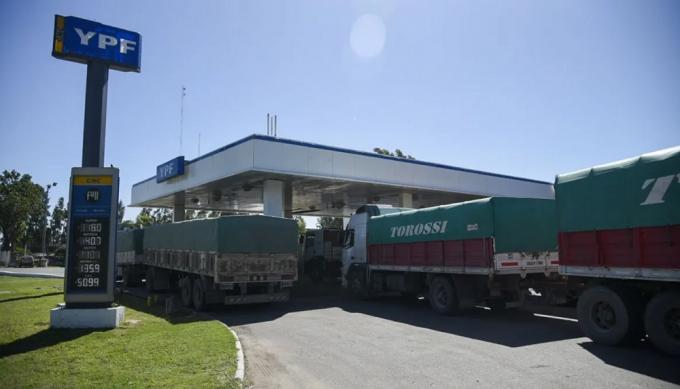 Faltante de gasoil: convocan a un paro nacional con manifestaciones en las rutas