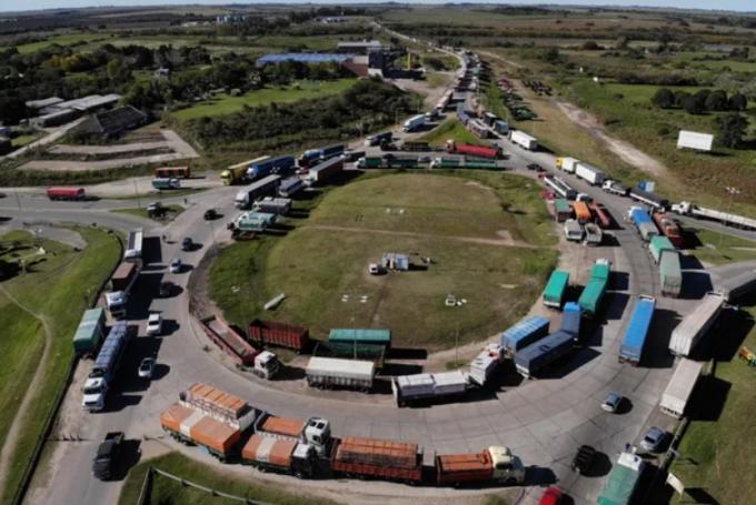 Seguirá el paro de transporte de granos: la Fetra no aceptó el aumento tarifario ofrecido por la CEEA