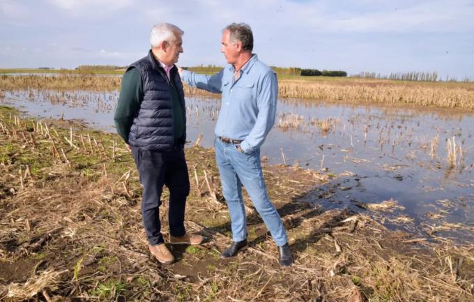 Domínguez recorrió campos anegados en Buenos Aires