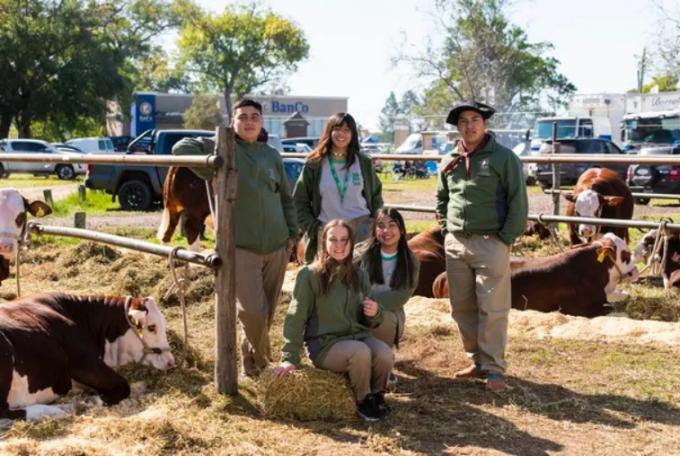 Son alumnos de una escuela agrotécnica y, por primera vez, están en una competencia internacional de Braford