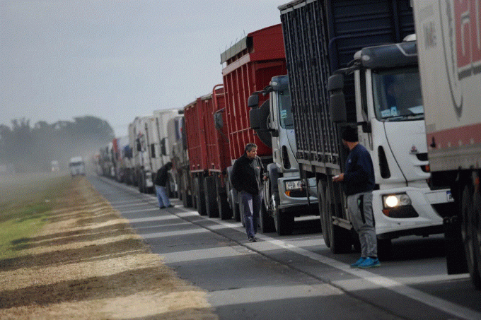  Se sumaron más cortes de rutas de los transportistas y afirman que ya superan los 60 en todo el país