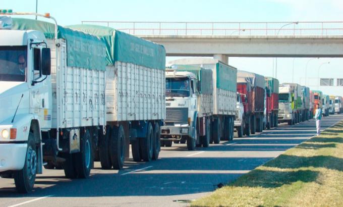 Será récord el ingreso de camiones con trigo al puerto del Gran Rosario