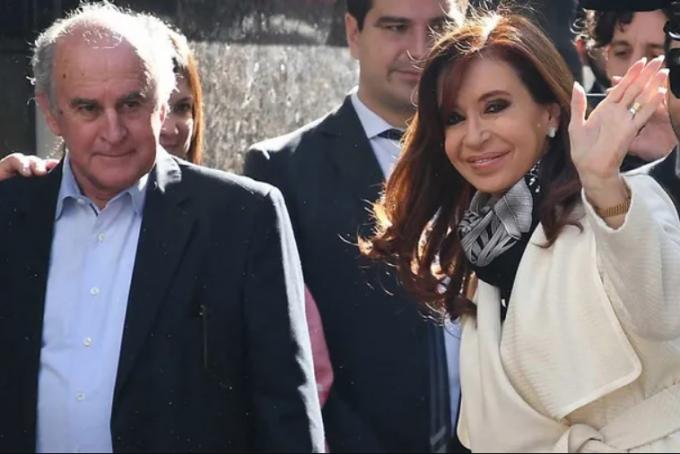 Revuelo por un proyecto del senador kirchnerista Oscar Parrilli para modificar el pago de las retenciones