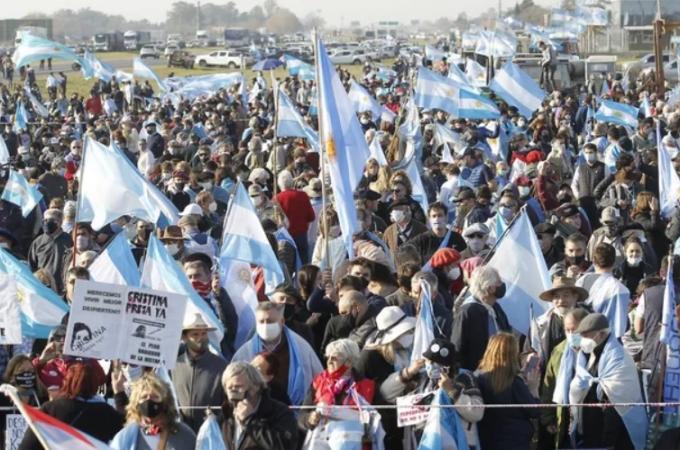 Con decenas de movilizaciones en las rutas, el campo hará un cese de comercialización